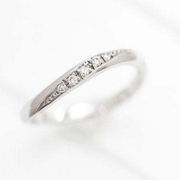 【名入れ】【刻印】 指輪 プラチナ PT100 (pt10％) ダイヤ 0.05ct S字 ウェーブライン レディース マリッジリング 結婚指輪