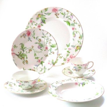 ウェッジウッドWEDGWOOD スウィートプラム ダイニングセット【御結婚御祝・内祝・新築御祝・還暦御祝・御礼・寿・ギフト包装可能】