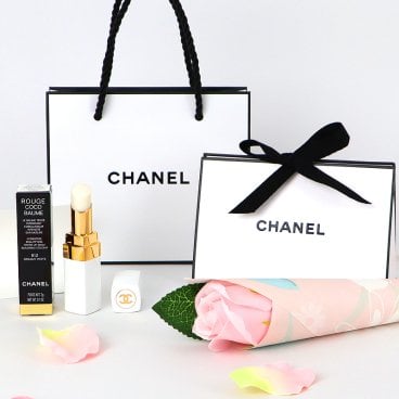 CHANEL(シャネル)【ギフトセット】 ROUGE COCO BAUME ルージュ ココ ボーム オリジナルラッピング コスメ 化粧品 デパコス ギフト プレゼント ブランド 高級 女性 人気 ラッピング リップクリーム リップバーム 母の日 ホワイトデー クリスマス 誕生日 セット キット コフレ 感謝 彼女 20代 30代 40代 記念日 就職祝い 入学祝い