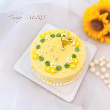 ４号12㎝　黄色い小花のケーキ(チーズケーキ味）直径11㎝