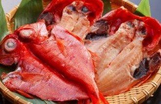 【送料無料】静岡県産 高級金目鯛干し5尾！1尾大きさ約25cmの美味しい金目をお手頃価格でご提供！【送料無料(一部地域を省く)】お歳暮 御歳暮 御年賀 お年賀 お中元 御中元 暑中見舞い 残暑見舞い 母の日 父の日 ギフト お試し お買得 お取り寄せグルメ 干物セット 誕生日 敬老の日 お祝い お見舞い