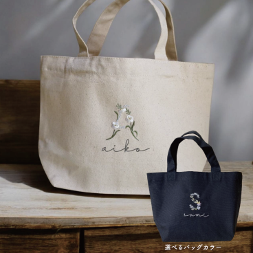 【名入れ刺繍】イニシャル　花の　ミニトートバッグ |  レディース ハンドバッグ バッグ オーガニック　コットン　 ミニトート ランチバッグ カバン 鞄 おしゃれ かわいい 女性 お母さん おばあちゃん 誕生日 ホワイトデー 20代 30代 40代 50代　　 イニシャル フラワートート　実用的