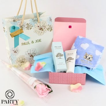 PAUL & JOE BEAUTE(ポール ＆ ジョー ボーテ) 【パリジェンヌ ギフトセット D】ハンドタオル ＋ ハンドクリーム ＋ ソープフラワーブーケ (ラッピング済)コスメ 化粧品 デパコス ギフト プレゼント ブランド 高級 女性 人気 ラッピング ブーケ 母の日 ホワイトデー クリスマス 誕生日 キット コフレ 彼女 記念日 女友達 感謝【季節のソープフラワーブーケ】