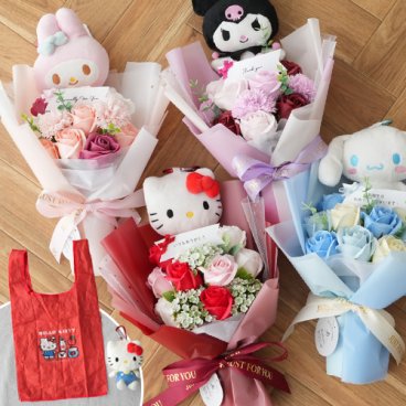 【母の日 ギフト 花束】サンリオエコバッグ ソープフラワーブーケ │ 誕生日 記念日 発表会 卒業 お祝い 送別 友達 彼女 誕生祝い 名入れ 結婚祝い サンリオ エコバッグ ぬいぐるみ キティ マイメロ クロミ シナモン かわいい お花 マスコット プレゼント ギフト 贈り物