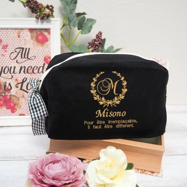 敬老の日 プレゼント ギフト 2026 名入れ ポーチ 刺繍 フローラル イニシャル スクエア レディース 誕生日 お祝い 贈り物 小物入れ 化粧ポーチ かわいい メイクポーチ 大きい　黒 ブラック 祖母 おばあちゃん 実用的 おしゃれ 趣味グッズ もらって嬉しい センスがいい 