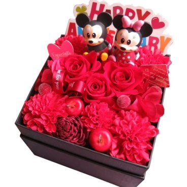 誕生日プレゼント ディズニー 花 ミッキー ミニーetc入り 花束風 箱を開けてサプライズ 赤バラ フラワーボックス プリザーブドフラワー入りギフト ディズニーマスコット種類はおまかせ 