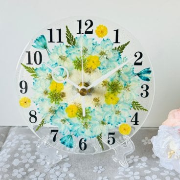 ◆人気のギフト 押し花 花時計 φ15cm 【フラワーサークル・スカイブルー掛時計 置時計】押し花をレジンでコーティングしたハンドメイドの可愛い花時計！