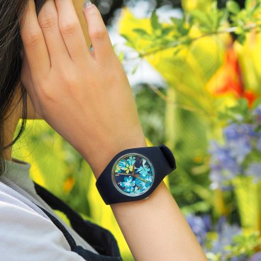 【おしゃれでつけ心地抜群！karendo x ICE watch】karendo限定 ICE flower - ミッドナイトライム - ミディアム -   腕時計 花 サプライズ 上品 プレゼント ギフト かわいい インスタ映え お祝い 記念 誕生日 新社会人 彼女 自分へのご褒美
