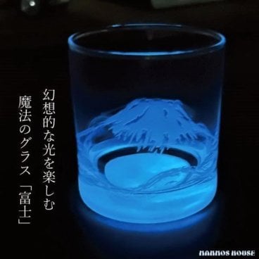 幻想的な光を楽しむグラス 富士山 ロックグラス 蓄光グラス おしゃれ 日本製 職人の技 サンドブラスト 彫刻 フリーグラス 高級