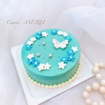 ４号12㎝　水色の小花のケーキ(チーズケーキ味）