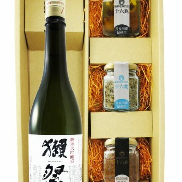 ★ 送料無料 ★ 獺祭 純米大吟醸45 720ml ＋ 鮎のおつまみ3種セット【 日本酒・おつまみセット 】【 6330 】【 ハロウィン 贈り物 ギフト プレゼント 誕生日 結婚のお祝い 】