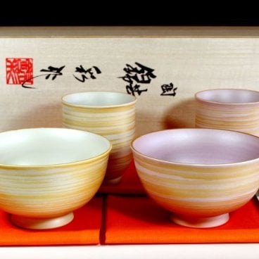 【有田焼 陶芸家 藤井錦彩作 窯変艶消し釉金彩刷毛目 飯碗・湯呑み ペアセット 文字入れ可能な木箱入り（父の日・母の日・敬老の日・ご飯茶碗・夫婦茶碗・夫婦湯呑み・夫婦湯飲み）