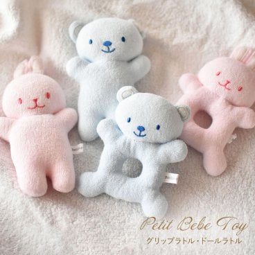 ラトル ガラガラ 出産祝い おもちゃ 布 グリップラトル プレゼント 綿 プチギフト 赤ちゃん 女の子 男の子 おしゃれ ギフト おもちゃ よだれかけ ぬいぐるみ ベビー 赤ちゃん くま うさぎ ピンク 水色 青 クマ ウサギ ぬいぐるみギフト プレゼント 雑貨 プチベベトイ 3165c