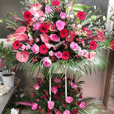 御祝スタンド花 009 2段 ピンクレッド系【御祝・開店・開業・コンサート・イベント・周年祝い・お誕生日のスタンド花は当店にお任せください】お花 花 生花 開店 開業 御祝 発表会 コンサート イベント 誕生日 入学 卒業 スタンド花　