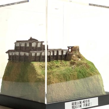日本の城　稲葉山城・斉藤道三・岐阜県 　城コレ ケース付き  お城のジオラマ模型 プラモデル インテリア 雑貨 プレゼント 置物 お祝い おみやげ 和風 飾り リビング 玄関 オブジェ おしゃれ コレクション ミニチュア 小物【送料無料(一部地域除く)】