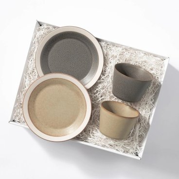 限定ギフトボックス イイホシユミコ×木村硝子×HYACCA プレート カップ TABLE WARE BOX / DISHES / グレー＆ベージュ 結婚祝い 新築祝い 新居祝い ペア 食器 セット プレゼント 　お祝い　気が利く　縁起がいいもの　おしゃれ　式なし　ハイブランド　ハイセンス　10000円 クリスマス
