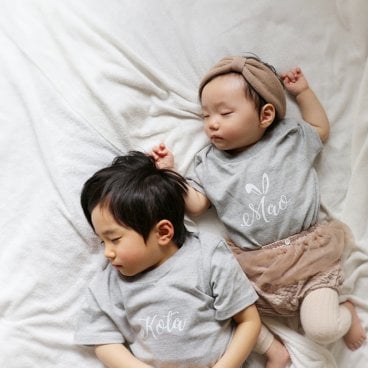 【Bunny T-shirt】名入れ  tシャツ 出産祝い 男の子 女の子 親子 コーデ ペアルック 姉妹 兄弟 お揃い 甥っ子 姪っ子 キッズ ベビー ロンパース 誕生日 プレゼント 家族 リンク 名前入り 内祝い ナチュラル シンプルBabybaby