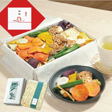 【 送料無料 】【 野菜チップス 宴の華小 缶入り 】 お中元 内祝い お歳暮 お菓子 せんべい おかき 詰め合わせ 夏 ギフト 敬老の日 誕生日 プレゼント 食べ物 甘くない おつまみ 手土産 常温 日持ち 有名 高級 お祝い 菓子折り 出産内祝い 結婚 祝い 入学祝い お返し 贈答品 お供え物