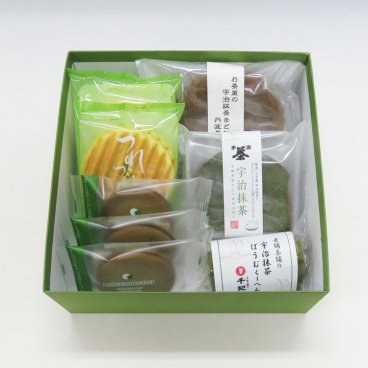 老舗茶舗の宇治抹茶焼き菓子5種8個詰合せ／ 抹茶 マドレーヌ バウムクーヘン パウンドケーキ ヴァッフェル ラングドシャ クッキー ブランデーケーキ 抹茶スイーツ 焼き菓子詰め合わせ お菓子 洋菓子 和菓子 感謝 お見舞い 手土産 ご挨拶 誕生日 御祝い 内祝い 結婚祝い 結婚内祝い 出産祝い 出産内祝い 還暦祝い 古希祝い 喜寿祝い 御供え 祖父 祖母 父 母 両親 お中元