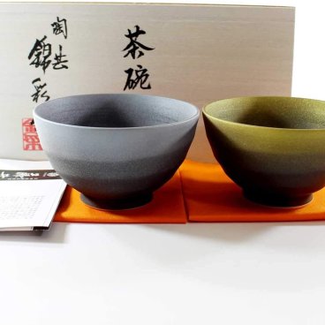 【有田焼 陶芸家 藤井錦彩作窯変金プラチナ彩茶碗ペアセット 文字入れ可能な木箱入り（御祝い・父の日・母の日・贈り物・記念品・長寿・メモリアル）