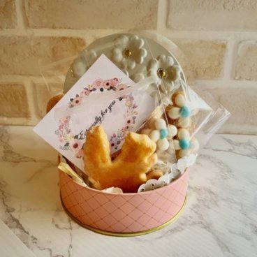 可愛い アイシングクッキー ギフト プレゼント プチギフト 贈り物 お礼 焼き菓子 焼き菓子ギフト 缶入りクッキー 誕生日プレゼント お花缶 素敵なプレゼント リス リスクッキー