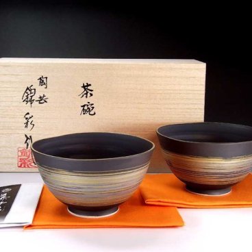 【有田焼 陶芸家 藤井錦彩作 窯変金プラチナ彩刷毛目 ご飯茶碗ペアセット 文字入れ可能な木箱入り（夫婦茶碗・父の日・母の日・贈り物・記念品・飯碗・メモリアル）