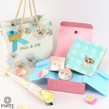 PAUL & JOE BEAUTE(ポール ＆ ジョー ボーテ) 【パリジェンヌ ギフトセット C】ハンドタオル ＋ リップバーム ＋ ソープフラワーブーケ (ラッピング済) コスメ 化粧品 デパコス ギフト プレゼント ブランド 高級 女性 人気 ラッピング ブーケ 母の日 ホワイトデー クリスマス 誕生日 キット コフレ 彼女 記念日 女友達 感謝【季節のソープフラワーブーケ】