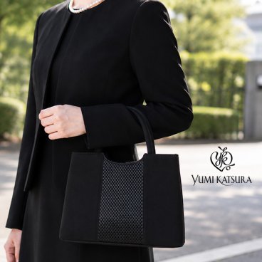 桂由美 ブラックフォーマルバッグ YKRE004 YUMI KATSURA[ブラックフォーマル バッグ 日本製 フォーマルバッグ 葬儀 大きめ カバン 黒 布製 慶弔両用 セレモニーバッグ 入学 卒業 上品 レディース 布 葬式バック 冠婚葬祭] 即納