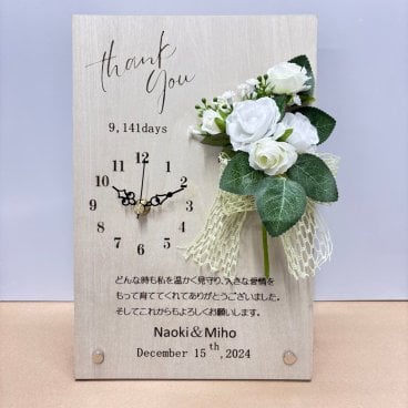 ◆花時計 【Wood Clock ウッドクロック 縦型・ホワイト/パープル/ライトピンク/ライトブルー 】掛け時計・置時計 ハンドメイド 文字入れ・変更可能