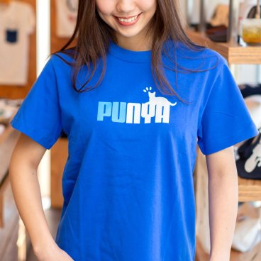 猫 ねこ おもしろ かわいい Tシャツ PUNYA ( ロイヤル ブルー ) | ネコ 猫柄 猫雑貨 | メンズ レディース 半袖 | おもしろTシャツ おしゃれ 親子 ペアルック プレゼント | 大きいサイズ 【メール便】 SCOPY / スコーピー