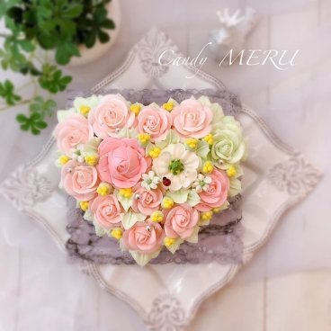 薔薇のハート型ケーキ　フラワーケーキ(バタークリームケーキ、チーズケーキ味)