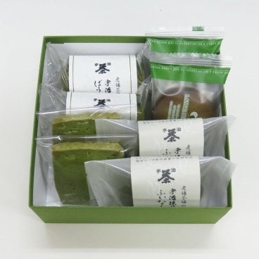 宇治抹茶焼き菓子4種8個詰め合わせ【御礼・内祝い】／ 抹茶 フィナンシェ バウムクーヘン クッキー ラングドシャ 抹茶スイーツ 焼き菓子詰め合わせ お菓子 洋菓子 和菓子 感謝 お見舞い 手土産 ご挨拶 誕生日 結婚祝い 結婚内祝い 出産祝い 出産内祝い ウエディングギフト 結婚記念日 卒業記念品 還暦祝い 古希祝い 喜寿祝い 米寿祝い 祖父 祖母 父 母 両親 お中元