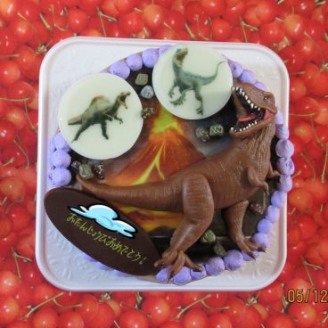恐竜ケーキ【ティラノサウルス】5号サイズ(直径15cm) 恐竜ケーキ 立体ケーキ 写真ケーキ 似顔絵ケーキ 乗り物ケーキ 車ケーキ バースデーケーキ オリジナルケーキ オーダーメイド 超立体 記念日 クリスマス お誕生日 還暦 結婚記念日 お祝い 恐竜好き 写真入る