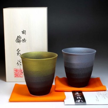 有田焼 陶芸家 藤井錦彩作 窯変金プラチナ彩焼酎カップ ペアセット 文字入れ可能な木箱入り（焼酎グラス・敬老の日・父の日・母の日・記念品・陶器）