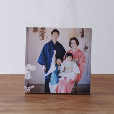 写真立て 木製 フォトブロック 【122mm×122mm】プリント込 写真データを送るだけ！ オーダー作成 記念写真 フォトフレーム ウッド 誕生日 記念日 スクエア ましかく 飾れる 壁掛け スタンド 出産祝い お宮参り 成人式 七五三 結婚 カップル 夫婦 両親 家族 ベビー お祝い 内祝い プレゼント ギフト オリジナル おしゃれ 10代 20代 30代 40代　Z15 フォトブロック