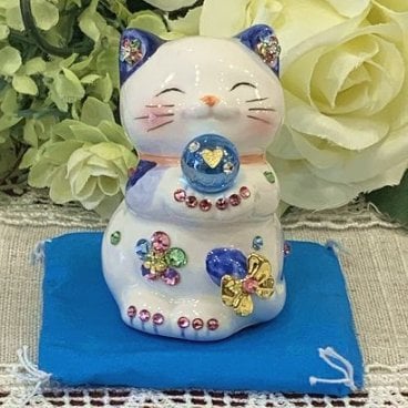 【金運アップ！】風水招き猫（貯金箱）：SSサイズ：ブルー【猫好きさんに！】猫 ねこ cat キャット 紫色 デコレーション 置物 風水 宝くじ 大当たり まねきねこ ラインストーン キラキラ 商売繁盛 開店祝い 合格祈願 御祝 内祝 縁起物 誕生日 記念日 母の日 お祝い 贈り物 プレゼント ギフト 可愛い かわいい 