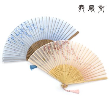 ★名入れ対応『【女性用扇子】喜美（きみ）扇子袋セット(2色・紙箱入り)』※桐箱刻印不可　名入れ 母の日 おしゃれ 可愛い 和風 プレゼント お祝 誕生日 記念日 お礼 還暦 古稀 喜寿 傘寿 米寿 日本土産 海外 敬老の日 周年記念 結婚祝 成人 退職祝 ノベルティ
