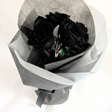 プリザーブドフラワー黒薔薇花束5輪／黒薔薇魔法発動中