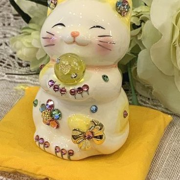 【金運アップ！】風水招き猫（貯金箱）：SSサイズ：イエロー【猫好きさんに！】猫 ねこ cat キャット 黄色 デコレーション 置物 風水 宝くじ 大当たり まねきねこ ラインストーン キラキラ 商売繁盛 開店祝い 合格祈願 御祝 内祝 縁起物 誕生日 記念日 母の日 お祝い 贈り物 プレゼント ギフト 可愛い かわいい 