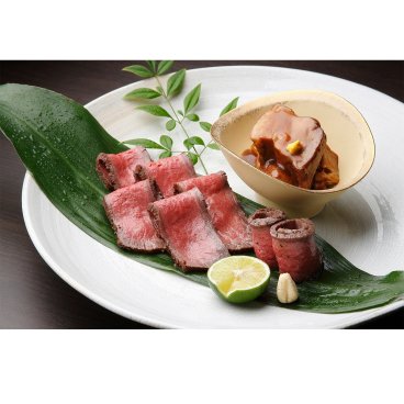 【送料無料】なだ万　お歳暮　おすすめ　贈答品　黒毛和牛ローストビーフ・黒豚の角煮 詰め合せ RK-10D　黒毛和牛ローストビーフ270ｇ×1/黒豚の角煮200ｇ×1/ローストビーフソース30ｇ×1/レフォール3.5ｇ×1　熨斗対応可