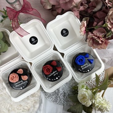 エレガンスな薔薇が咲くベルベットローズケーキ~3号Ver.～