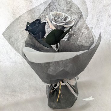プリザーブドフラワー黒薔薇とシルバーローズの花束ギフト/黒薔薇の魔法発動中
