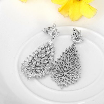ピアス 両耳用 キュービックジルコニア ホワイト 真鍮 シルバー スタッド 揺れる ゆれる ぶら下がり エレガント 大きめ 大ぶり おしゃれ きれいめ e15122320