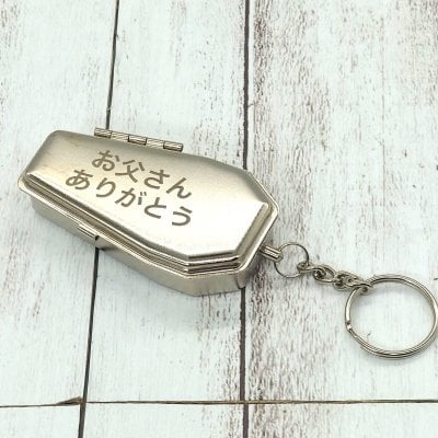 父の日プレゼント 携帯灰皿 名入れ ミニブリキ棺形状ポケット灰皿携帯灰皿蓋旅行自動車喫煙灰オーガナイザー YMB067 プレゼント 贈り物 吸い殻捨て 父の日 敬老の日 付き合って記念品 シルバー
