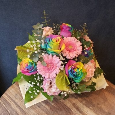 ☆レインボーローズのアレンジメント☆お花　花　生花　花束　フラワー　アレンジメント　ドライフラワー　プレゼント　ギフト　贈り物　お祝い　誕生日 母の日　父の日　結婚祝い　出産祝い　バレンタインデー　ホワイトデー　記念日　敬老の日　結婚記念日 彼氏　彼女　送別　退職　入学　卒業　開店祝い　周年祝い