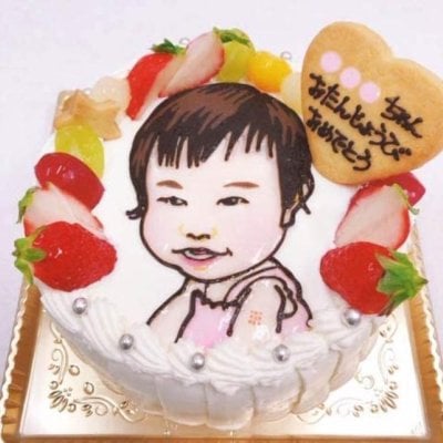似顔絵ケーキ 生クリームとフルーツ