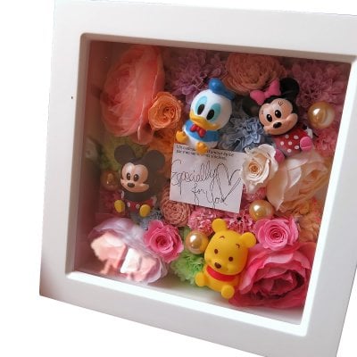結婚祝いプレゼント ディズニー ミッキー ミニー 花 プリザーブドフラワー入り 壁掛け ミッキー ミニー ＋ おまかせキャラクター4個入り ◆誕生日プレゼント・記念日の贈り物におすすめのフラワーギフト