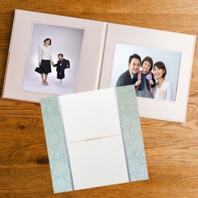 写真台紙 プリント込 【iwai洋風・ブルー】 6ツ切 2面 オーダー作成 記念写真 六つ切り 2面見開き 仕上げ 誕生日 記念日 出産祝い お宮参り 成人式 七五三 結婚 カップル 夫婦 両親 家族 ファミリー ベビー お祝い 内祝い プレゼント ギフト 記念品 オリジナル おしゃれ 10代 20代 30代 40代　ZD23