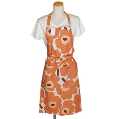 マリメッコ marimekko エプロン Pieni Unikko ピエニ ウニッコ アプリコット×オフホワイト 071131 834 北欧雑貨 北欧デザイン 【スペシャルラッピング660円(別売り)】 キッチンアイテム marimekko kitchenネコポス 送別会 誕生日 お中元 結婚祝い 結婚式 高級 父の日 母の日【スペシャルラッピング660円(別売り)】 ホワイトデー