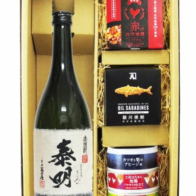 ★ 送料無料 ★ 特蒸泰明 ( とくじょうたいめい ) 25度 720ml ＋ 缶詰おつまみ 5種セット【 6943 】【 麦焼酎・おつまみセット 】【 ハロウィン 贈り物 ギフト プレゼント 誕生日 結婚のお祝い 】